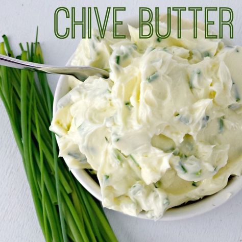 Chive Butter is super simple to make and can really dress up a meal from, bread to steak, potatoes to pasta. Yum! Flavoured Butter, Chive Butter, Flavored Butter Recipes, Butter Recipes Homemade, Flavored Butters, Compound Butter Recipe, Compound Butters, Steak Potatoes, Butter Substitute