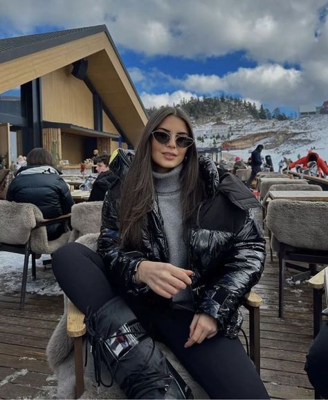 outfit Snow Bunny Outfit, Bunny Outfits, Winter Vacation Outfits, Ski Trip Outfit, Snow Outfits, Winter Outfits Snow, Ny Outfits, Colorado Outfits, Winter Travel Outfit