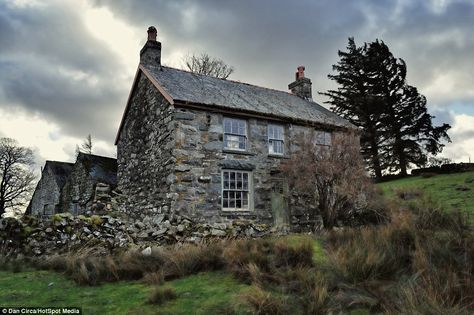 The mystery of the home's previous owners has baffled those who stumble across the stone cottage - but there are plenty of clues inside Vintage House Exterior, Abandoned Farmhouse, Mid Wales, Welsh Cottage, Abandoned Architecture, Abandoned Property, Haunting Photos, Stone Cottages, Urban Explorer