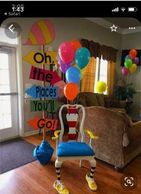 Doctor Suess Birthday, Dr Seuss Party Ideas, Kindergarten Graduation Party, Dr Seuss Classroom, Dr Seuss Activities, Dr Seuss Crafts, Dr Seuss Birthday Party, Seuss Classroom, Seuss Crafts