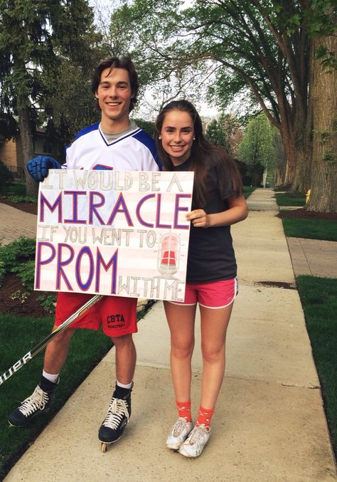 Hockey Homecoming Proposals, Promposals Ideas, Hockey Promposal, Hockey Couples, Hoco Couples, Prom Signs, Prom Proposal Ideas, Dance Asks, Prom Invites