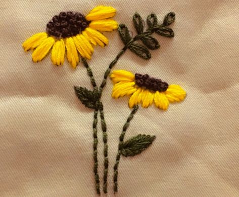 Simple Sunflower Embroidery, Embroidery Bees And Flowers, Easy Sunflower Embroidery, Hand Embroidered Sunflowers, Embroidered Sunflowers Diy, Small Sunflower Embroidery, How To Embroider Sunflowers, Sunflower Embroidery Pattern Design, Embroider Sunflowers