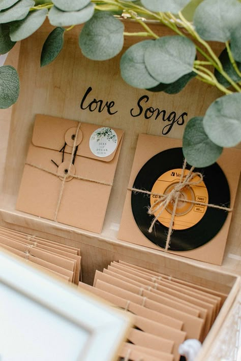 Wedding favors Wedding Soundtrack Favor, Music Wedding Favors, Music Wedding Theme, Vinyl Record Wedding, Wedding Cake Minimalist, Music Lovers Wedding, Life Soundtrack, Musical Wedding, Marie Antoinette Wedding