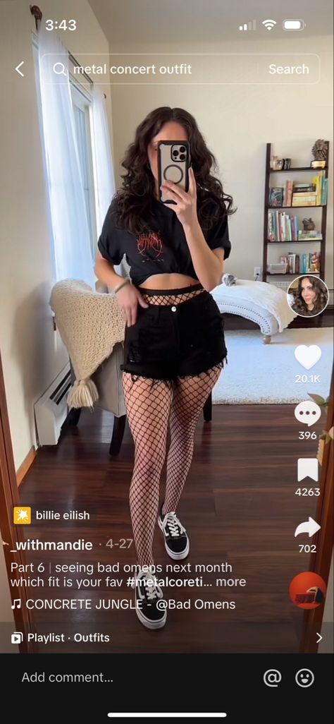 Bmth Concert Outfit, Metal Concert Outfit, Billie Eilish Concert Outfit, Rave Outfits Diy, Rock Festival Outfit, Shorts And Fishnets, Grungy Outfit, Gig Outfit, Concert Outfit Rock