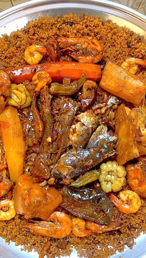 Gambian Food, Dinner Rice, Ghanaian Food, African Recipes Nigerian Food, Catering Food Displays, West African Food, Nigerian Recipes, Healthy Packed Lunch Box, Africa Food