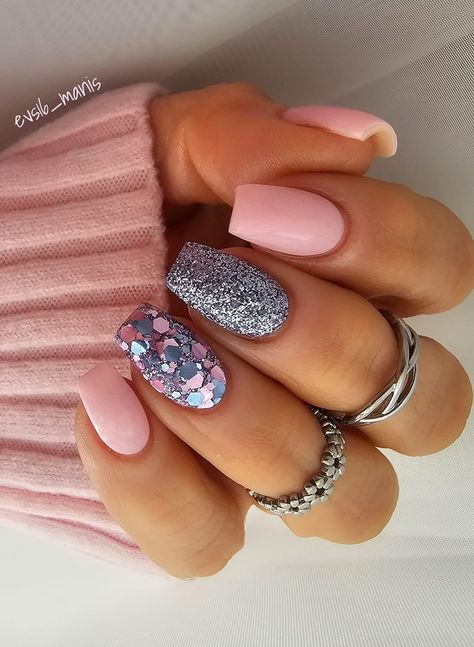 Nail Art For Party, Vacation Nails Beach Jamaica, Luminary Nails Design Simple, Short Squoval Nails Design Classy, Grey And Pink Nail Ideas, Dolly Parton Nails, Girly Nail Ideas, Bahamas Nails, Hot Pink Glitter Nails