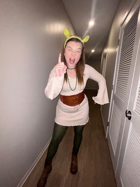 Halloween Costumes You Probably Have In Your Closet, Cute Shrek Halloween Costumes, Shrek Women Costume, Shrek Bounding, Cute Shrek Costume Women, Girl Shrek Costume, Hot Shrek Costume, Shrek Dress Up, Easy Shrek Costume