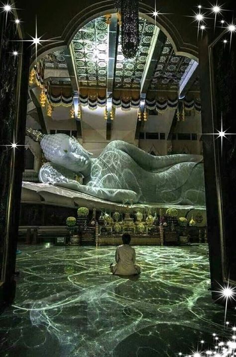 The interior of the Wat Pa Phu Kon in Udonthani, Thailand. Art Buddha, Buddha Zen, Indian Architecture, Sacred Places, Buddha Art, Buddhist Art, Ancient Architecture, Beautiful Places To Travel, Beautiful Architecture