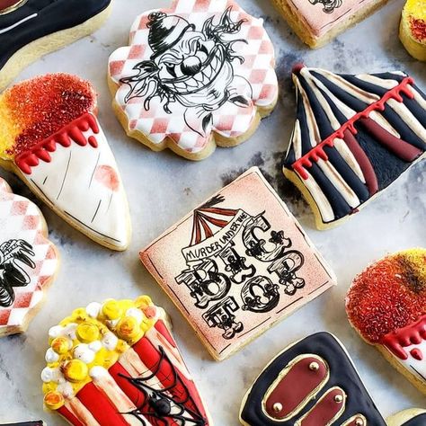 Creepy Carnival Food Ideas, Creepy Carnival Food, Scary Circus Theme Party, Derby Desserts, Circus Snacks, Carnival Cookies, Halloween Carnevil, Scary Circus, Circus Cupcakes