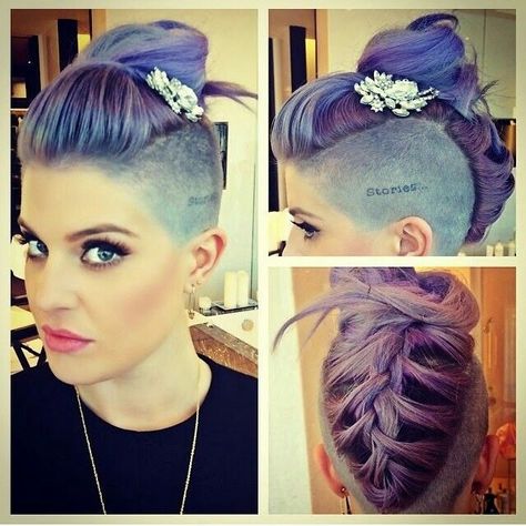 Sidecut updo Kelly Osbourne Hair, Cabelo Pin Up, Half Shaved Head, Mohawk Styles, Funky Hair, Half Shaved Hair, Mohawk Braid, Half Shaved, Kelly Osbourne