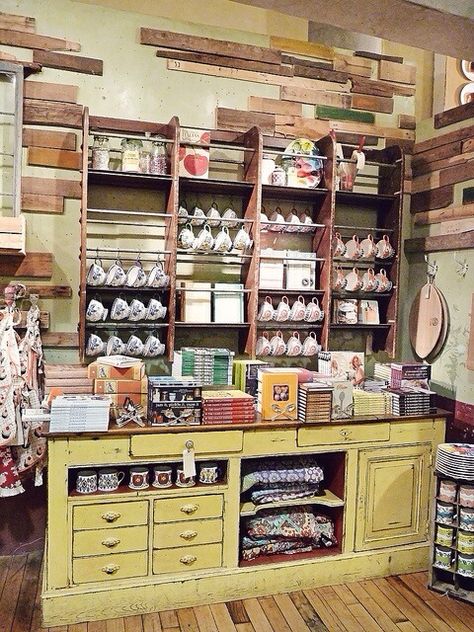 Display Country Store Display Ideas, Store Display Ideas, Country Store Display, Anthropologie Display, Gift Shop Displays, Store Counter, Shop Displays, Happy Yellow, Old Country Stores