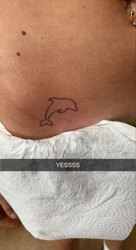 Tattoo Ideas Female Dolphin, Dolphin Hip Tattoo, Mini Tattoos Animals, Simple Ocean Tattoos For Women, Mini Dolphin Tattoo, Dolphin And Turtle Tattoo, Two Dolphins Tattoo, Small Dolphin Tattoo Simple, Tiny Dolphin Tattoo