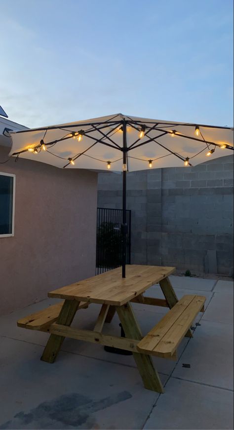 Restaurant Outdoor Seating Ideas Patio, Umbrella Lights Patio, Outdoor Sitting Area Ideas Restaurant, Umbrella Tables Outdoor, Picnic Table Ideas Outdoor, Patio Restaurant Ideas, Garden Umbrella Ideas, Picnic Table Backyard, Outdoor Cafe Design