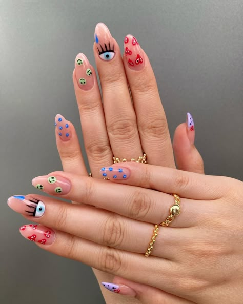 Yaz nail art Yaz Nail Art, Soft Nails, Minimalist Nails, Fire Nails, Hibiscus Flowers, Nails Nailart, Simple Nails, Color Trends, Makeup Nails