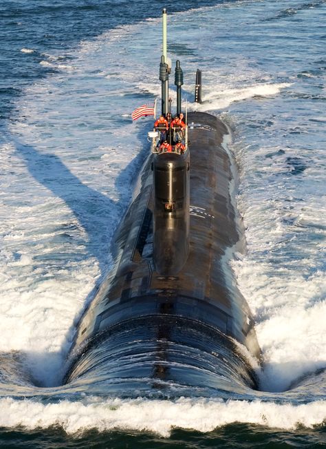 USS Mississippi SSN-782 Virginia class attack submarine US Navy Us Navy Submarines, Battle Ships, Nuclear Submarine, Go Navy, Row Boats, Us Navy Ships, U Boat, Aircraft Carriers, Navy Military