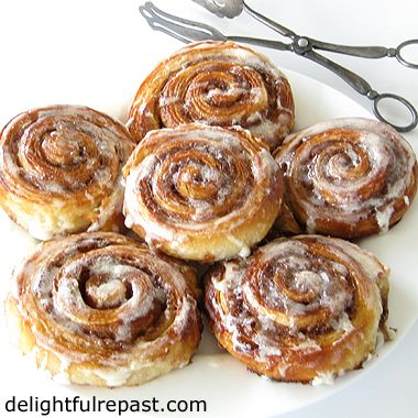 Croissant Cinnamon Rolls - (flaky, sticky rolls - perfect with a cup of tea) / www.delightfulrepast.com Croissant Cinnamon Rolls, Cresent Roll Dough, Danish Dessert, Sticky Rolls, Croissant Roll, Doughnut Recipe Easy, Cinnamon Roll Recipe Homemade, Pillsbury Dough, Bread Buns