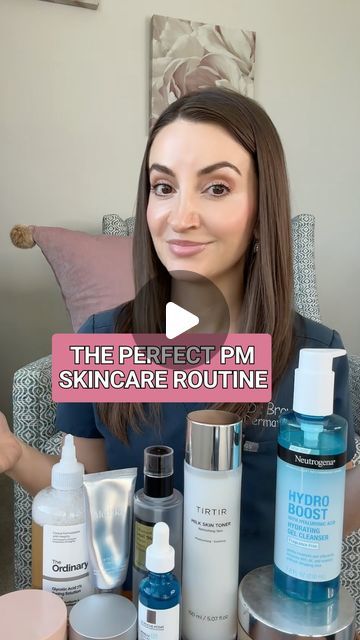 Dr. Aleksandra Brown on Instagram: "How to build your night time skincare routine correctly so it actually works 👇🏻  ✅ Double cleanse your face with a balm cleanser followed by a gentle foaming cleanser.   ✅ Use a toner if you feel like your skin needs, but it’s not a must.   ✅ Followed by hyaluronic acid serum or snail mucin - these can be used interchangeably.   ✅ Apply eye cream to help reduce fine lines & wrinkles!  ✅ Then comes your actives, you can use a retinol or an exfoliating acid.   ✅ Lastly, use a moisturizer to help with hydration.   Do you apply your PM skincare like this? If not, try this skincare routine out before bed tonight! 😴🌙  If you want a list of all the skincare products I showed, comment “LINEUP” ⬇️ Keep in mind, there are many great products out there, so find Facial Daily Routine Skin Care, Skin Care Weekly Routine, Night Time Skin Care Routine Steps, Pm Skincare Routine Order, Night Face Routine Skin Care, Retinol Skincare Routine, Night Face Routine, Night Time Skincare Routine, Basic Skincare Routine