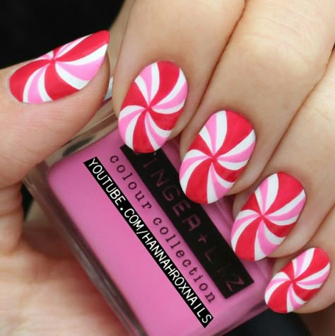 Candy cane peppermint swirl nail art, well done! New Year Nails, Swirl Nail Art, Disney Acrylic Nails, Candy Nails, New Years Nail Art, New Years Nail Designs, Candy Cane Nails, Vintage Nails, Christmas Gel Nails