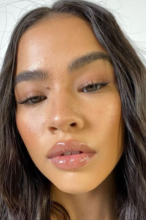 Dewy Bronze Makeup Sun Kissed, Natural Makeup Asian, Dewy Summer Makeup, Best Highlighter, Pretty Makeup Looks, Dewy Makeup, Smink Inspiration, Makeup Salon, Glowy Skin