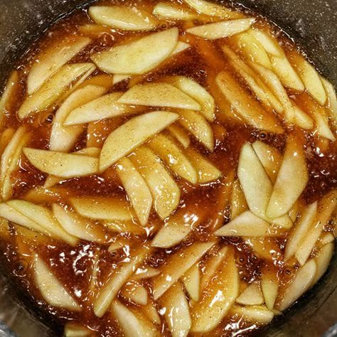 How To Freeze Apples, Freezer Apple Pie, Freezing Apple Pie, Freeze Apples, Frozen Apples, Freezer Apple Pie Filling, Freezer Pie, Apple Pie Filling Recipe, Baking Apples