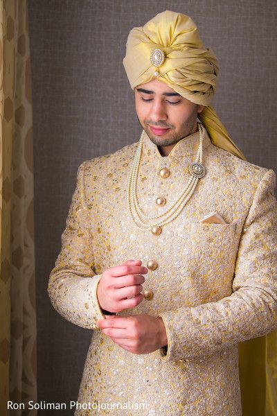 Fabulous indian groom in soft yellow wedding  sherwani and turban. http://www.maharaniweddings.com/gallery/photo/87734 Yellow Sherwani For Men, Soft Yellow Wedding, Sherwani Groom Wedding, Sherwani For Men Wedding, Wedding Outfits For Groom, Wedding Dresses Indian, Sherwani Groom, Groom Wedding Dress, Wedding Sherwani