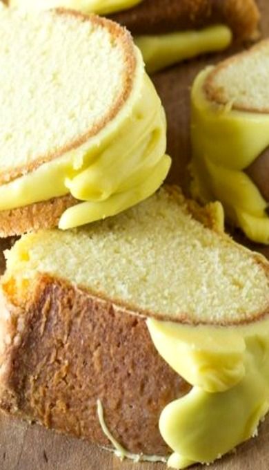 French Vanilla Butternut Pound Cake Butternut Pound Cake Recipe, Yellow Cakes, 7up Cake, Southern Cakes, Easy Bundt Cake Recipes, Vanilla Pound Cake, Pound Cake Recipes Easy, Easy Bundt Cake, Southern Cake