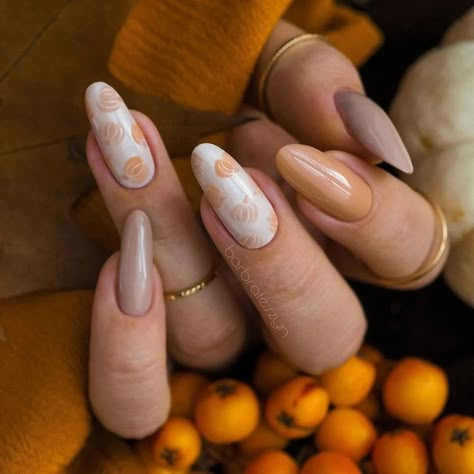 Pumpkin Nail Art, Simple Fall Nails, Nude Nail, Fall Nail Art Designs, Pumpkin Nails, Cute Nails For Fall, Nude Nail Designs, Sweater Nails, Fall Acrylic Nails