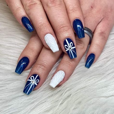 #christmasnails #christmasbownails #sweaternails #bluenails #coffinnails Blue And Black Christmas Nails, Navy Winter Nails Dark Blue, Navy Xmas Nails, Navy Blue Christmas Nails Winter, Midnight Blue Christmas Nails, Blue Festive Nails, Navy Blue Holiday Nails, Christmas Nails Navy, Xmas Nails Blue