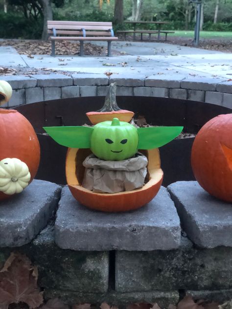 Yoda Halloween, Creative Photos, Halloween Pumpkin, Pumpkin Carving, Halloween Pumpkins, Trash Can, Planter Pots, Halloween