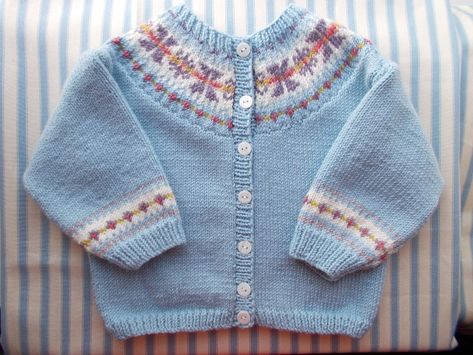 Fair Isle Cardigan Pattern Free Knitting, Debbie Bliss Patterns Free, Debbie Bliss Patterns, Punto Fair Isle, Baby Fair, Baby Cardigan Pattern, Baby Boy Knitting Patterns, Baby Pattern, Baby Sweater Patterns