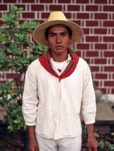 Mexican Men Outfit, 1900's Dress, Mexican Traditional Clothing, Colombian Men, Mexican Clothes, People Inspiration, Colombian Fashion, Colombian Culture, Spanish Men