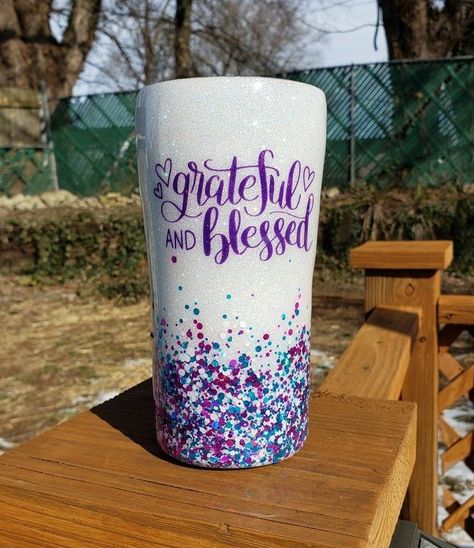 Epoxy Mugs, Water Goals, Tumbler Business, Decorated Cups, Cricut Tumblers, Tumblers Ideas, Bee Positive, Yeti Cup Designs, Tumbler Inspiration