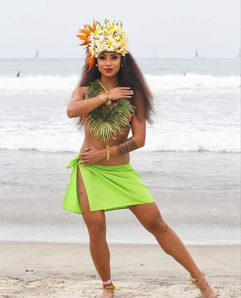 Ori Tahiti Costume, Tahitian Headpiece, Hawaii Costume, Polynesian Beauty, Tahitian Costumes, Ori Tahiti, Polynesian Dance, Tahitian Dance, Hawaiian Woman