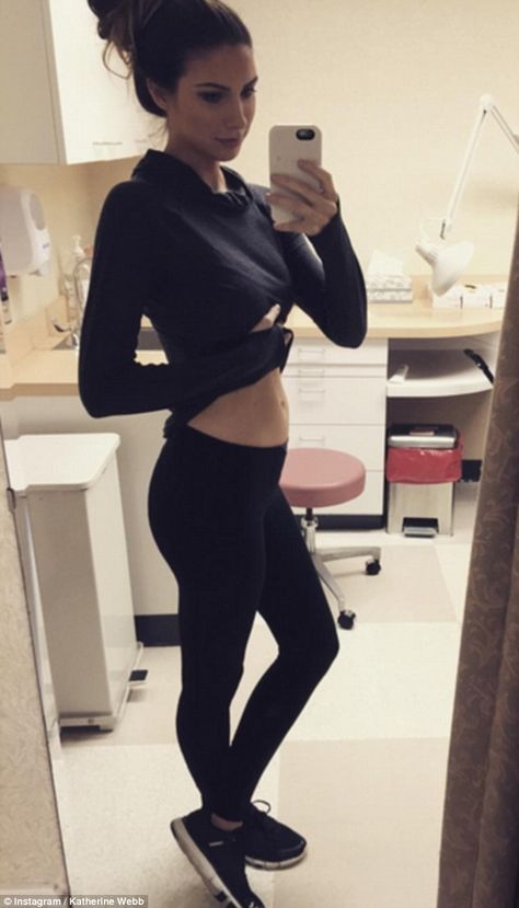 Tiny Baby Bump, Small Baby Bump, Feeding Newborn, Katherine Webb, Parent Advice, Teenage Pregnancy, 5 Months Pregnant, Child Nutrition, Pregnancy Belly Photos