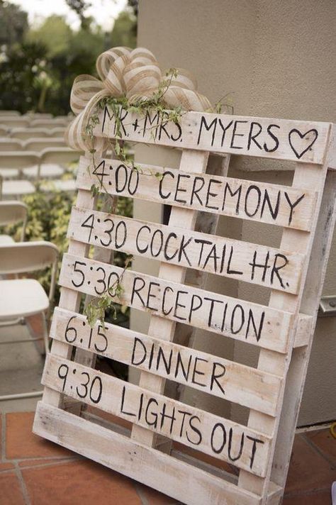 Rustic Country Wedding Decorations, Program Wedding, Pallet Wedding, Rustic Wedding Decorations, Wedding On A Budget, Country Wedding Decorations, Country Diy, Wedding Timeline, Aisle Decor