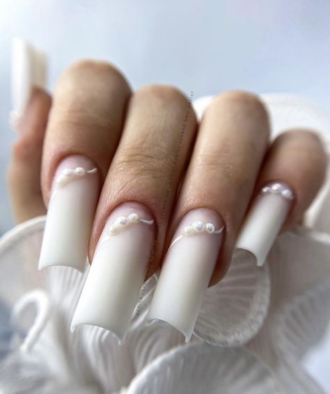 Gold With White Nails, Nails Milky White Design, White Matte Nails, Long Nails Design, Kylie Nails, Stilleto Nails Designs, Milky Nails, Long Nail Designs, Drip Nails