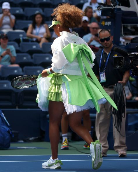 All coquette-ish in the pictures w the flash on 🎀 Naomi Osaka’s custom Nike kit for the US Open created by @yoon_ambush is gonna go down in history as a true signifier of cultural relevance in 2024. Noting inspiration from the Japanese Lolita subculture, the details of this fit fall right at the intersection of micro-trend rejection, and an all-out reckoning and reclamation for women in sport. More. Of. This. Immediately. Welcome back @naomiosaka☝️🙂‍↕️ . . . . #naomiosaka #tennis #usopen #ni... Nike Tennis Outfits, Tennis Lifestyle, Tennis Aesthetic, Naomi Osaka, Estilo Harajuku, Louis Armstrong, Sportswear Fashion, Tennis Fashion, Nike Tennis