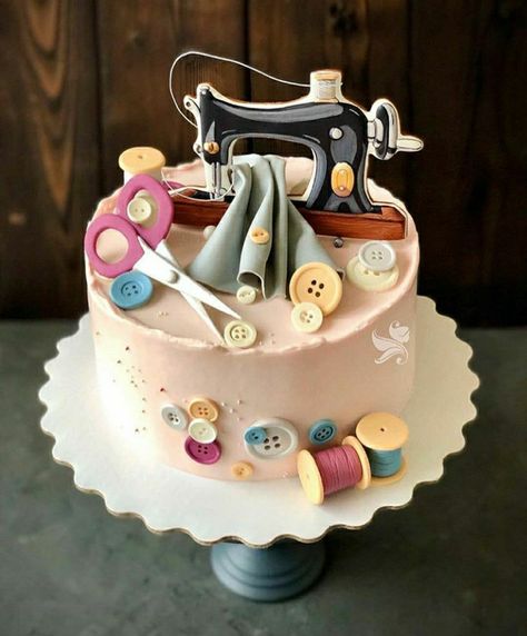 Tailor Cake Ideas, Cakes Without Fondant, Sewing Machine Cake, Sewing Cake, Unique Cakes Designs, Realistic Cakes, Sewing Quotes, Rich Cake, Boozy Desserts