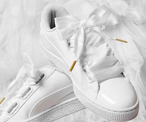 Where to buy designer, wedding appropriate sneakers for brides and bridal parties. Sneakers For Wedding Brides, Sneakers For Wedding, Wedding Sneakers For Bride, Bride Sneakers, Bridal Sneakers, Wedding Renewal, Minimalist Bride, Wedding Moodboard, Wedding Sneakers