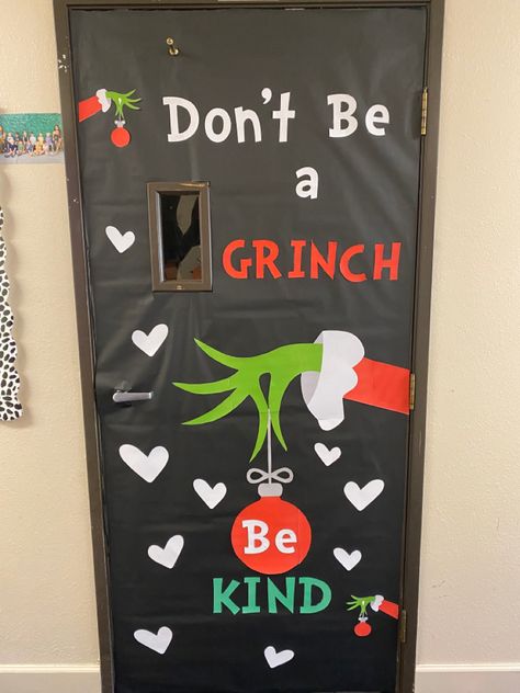 Interactive Classroom Door Ideas, Classroom Christmas Wall Decorations, Decorating School Doors For Christmas, Teacher Doors For Christmas, Christmas Crafts For Doors, Chrismass Decore Ideas For Classroom, Grinch Bulletin Boards For School, The Grinch Office Theme, The Grinch Classroom Door Decorations