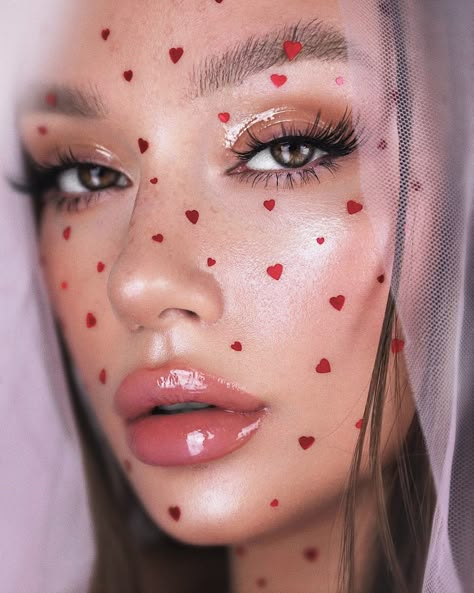 Valentine Photo Shoot, Day Makeup Looks, Valentines Day Makeup, Valentines Makeup, Beauty Photoshoot, Close Up Portraits, Photoshoot Themes, Creative Makeup Looks, Valentine Photo