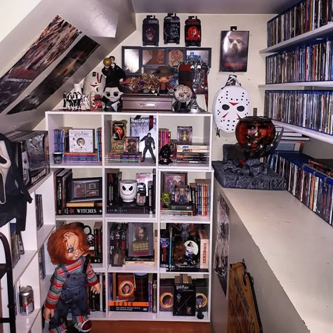 Scream Themed Bedrooms, Horror Collection Room, Horror Movie Room Decor, Horror Shelf, Horror Themed Room, Horror Bedroom Ideas, Horror Themed Bedroom, Horror Room Ideas, Horror Room Decor