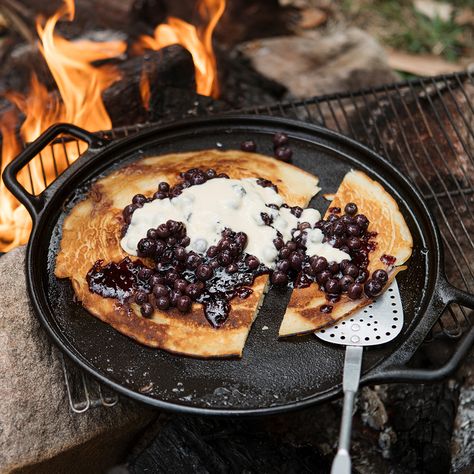 Campfire pancake recipe Campfire Recipes Dessert, Campfire Pancakes, Camping Pancakes, Campfire Recipes, Canned Blueberries, Pancake Recipe Easy, Camping List, Campfire Food, Pancakes Easy