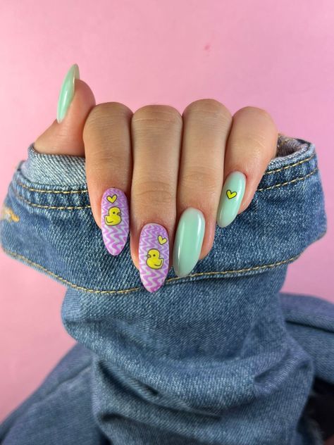 Nails With Duck Design, Cute Ducks Nails, Nails With Ducks On Them, Cute Waterpark Nails, Duck Nail Art Design, Ducky Nails Design, Nails Duck Design, Duck Nails Design Ideas, Nails With Ducks