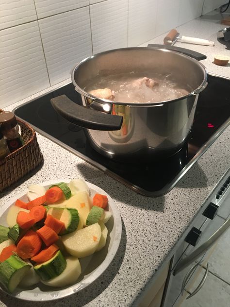 Cooking Soup Aesthetic, Making Soup Aesthetic, Chicken Soup Aesthetic, Korean Chicken Soup, Soup For Sick, Books Core, Aesthetic Foods, Friend Things, Korean Chicken