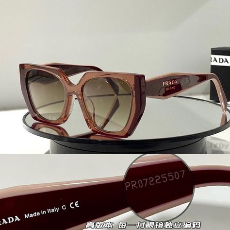 Cute Converse Shoes, Classy Glasses, Glasses Frames Trendy, Luxury Eyeglasses, Trendy Eyewear, Luxury Glasses, Nice Glasses, Womens Glasses Frames, Trendy Glasses