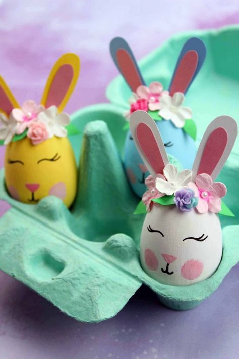 These Bunny Easter Eggs are an easy Easter craft that results in adorable home décor for the Easter season. These bunnies are just the cutest with their floral crowns and rosy cheeks! Easter Crafts To Sell, Easter Diy Kids, Palm Sunday Crafts, Bunny Easter Egg, Craft Easter, Creative Easter Eggs, Easter Crafts For Adults, Bunny Eggs, Decorated Eggs