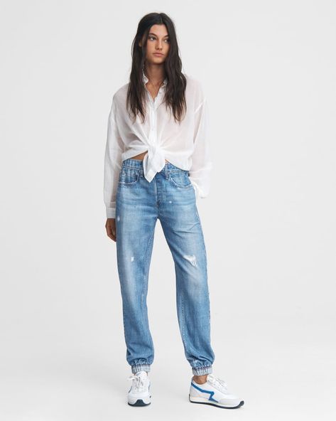 Fall 2020 Denim Trend: Sweatpant Jeans Sweatpant Jeans, Fall Denim Trends, Denim Jeans Outfit, Best Jeans For Women, Ripped Boyfriend Jeans, Fall Denim, Loose Fit Jeans, Denim Trends, Cute Jeans