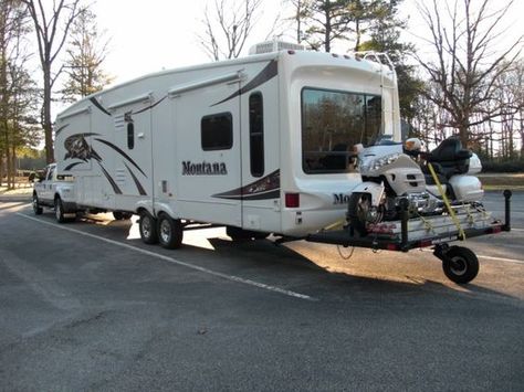 The ultimate single wheel trailer system. Rv Modifications, Cheap Rv, 5th Wheel Camper, Motorcycle Camping Gear, Fifth Wheel Trailers, Motorcycle Trailer, Towing Trailer, Motorcycle Camping, Trailer Ideas