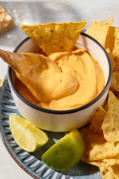 Vegan Cheese Sauce with Cashews Cashew Sauce Recipes, Nutritional Yeast Uses, Cashew Cream Recipe, Cashew Cheese Sauce, Vegan Cashew Cheese, Cashew Cream Sauce, Vegan Nachos Cheese, Vegan Queso, Cashew Sauce